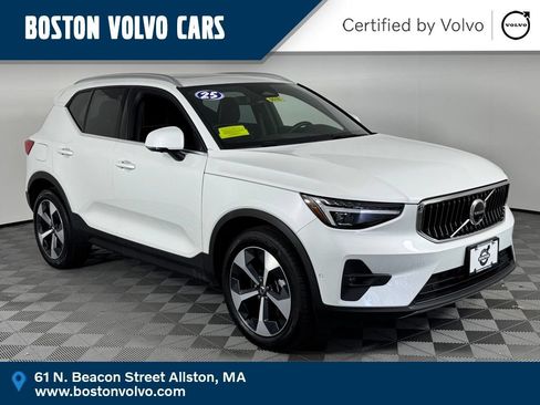 Certified 2025 Volvo XC40 B5 Plus AWD/4WD image 1