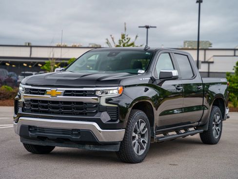 Used 2023 Chevrolet Silverado 1500 LT AWD/4WD image 3