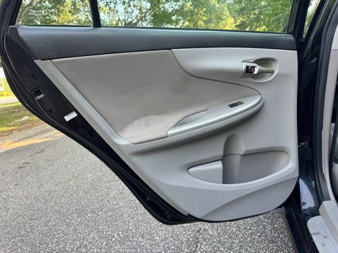 Used 2013 Toyota Corolla LE FWD image 10