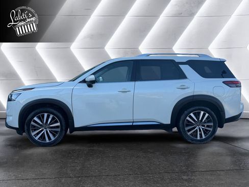 Used 2022 Nissan Pathfinder Platinum w/ Cargo Package image 3