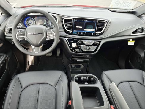 New 2026 Chrysler Pacifica Select image 9