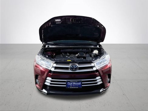 Used 2019 Toyota Highlander XLE AWD/4WD image 22