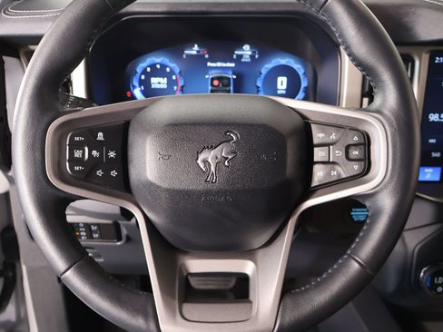 Used 2025 Ford Bronco Outer Banks AWD/4WD image 3