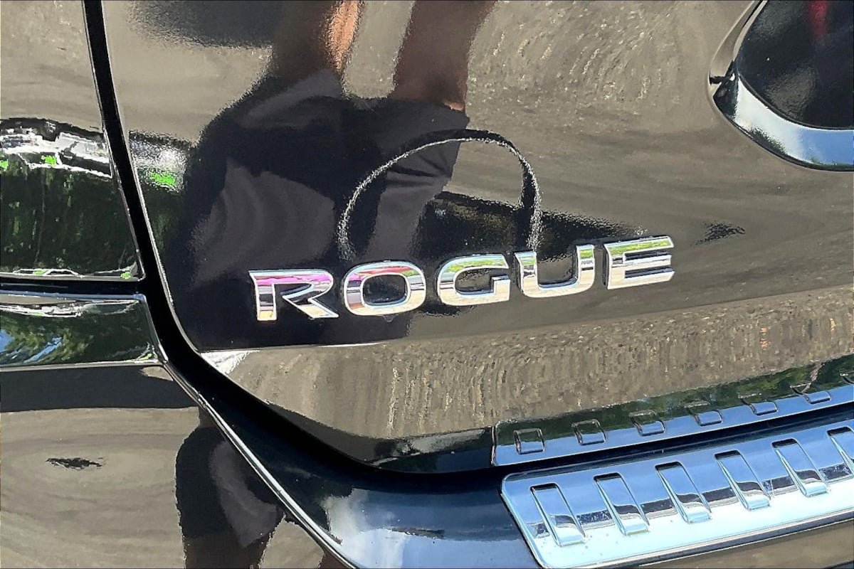 Used 2020 Nissan Rogue S FWD image 23