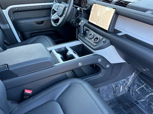 Used 2025 Land Rover Defender 110 S image 15