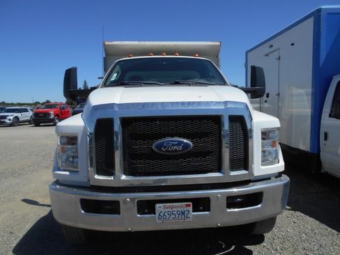 Used 2018 Ford F650 2WD Regular Cab Super Duty image 2