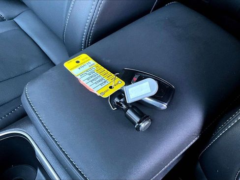 Certified 2025 Subaru Outback Limited w/ Tech Package 2 image 18