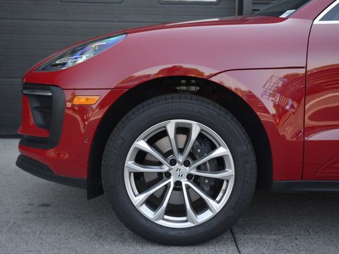 Certified 2026 Porsche Macan AWD/4WD image 38