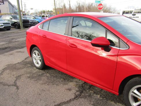 Used 2017 Chevrolet Cruze LT image 5