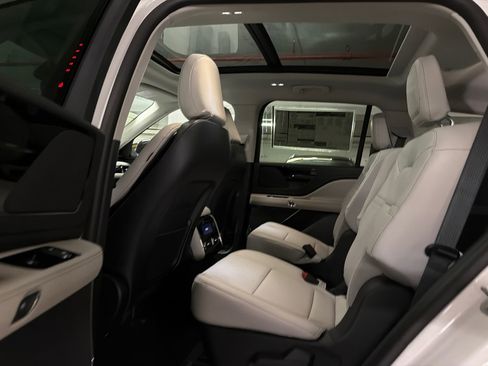 New 2026 Lincoln Aviator AWD image 19