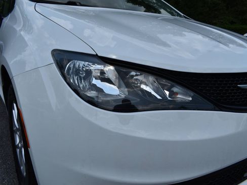Used 2022 Chrysler Voyager LX FWD image 36