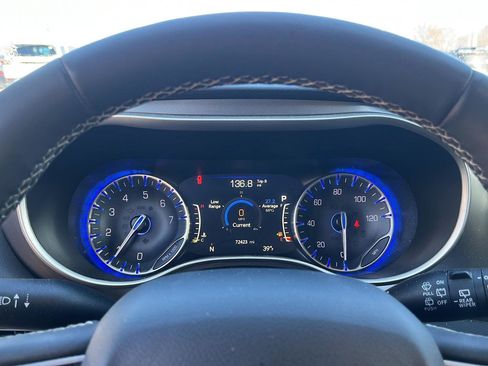 Used 2024 Chrysler Pacifica Touring-L image 12