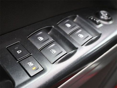 Used 2018 Chevrolet Colorado ZR2 image 21