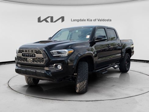 Used 2023 Toyota Tacoma TRD Sport w/ TRD Premium Sport Package AWD/4WD image 11