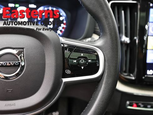 Used 2021 Volvo XC60 T5 Inscription AWD/4WD image 16