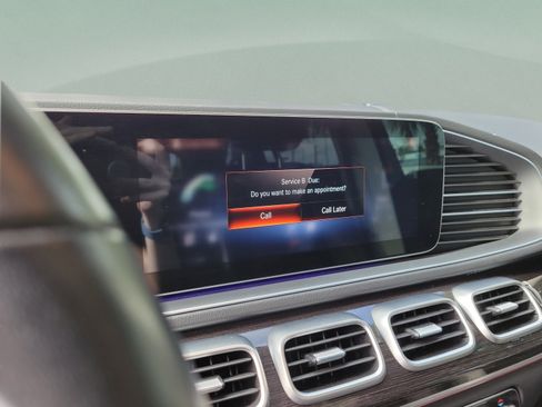 Used 2023 Mercedes-Benz GLS 450 4MATIC image 16