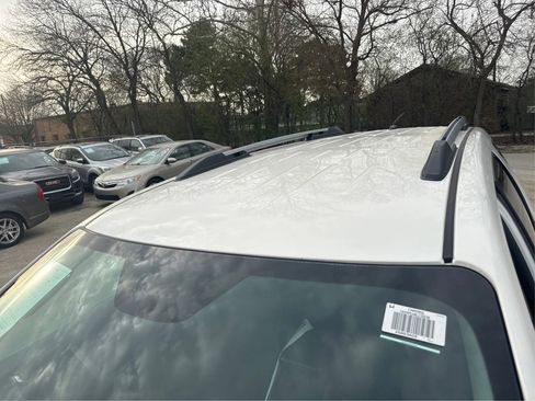 Used 2011 GMC Acadia SLE FWD image 14