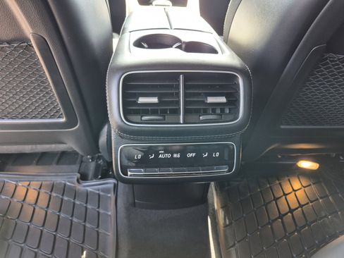 Used 2025 Mercedes-Benz GLS 63 AMG 4MATIC image 21
