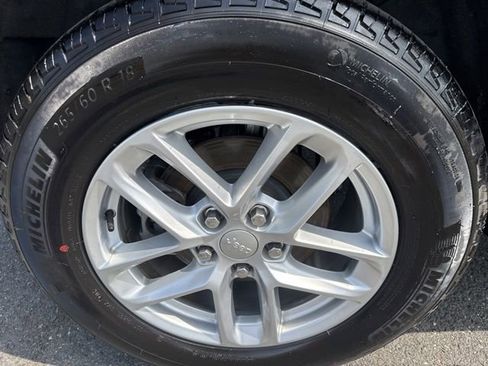 Used 2025 Jeep Grand Cherokee Laredo X image 9