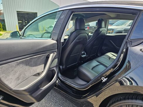 Used 2019 Tesla Model 3 RWD image 11