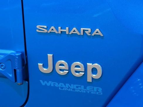 Used 2022 Jeep Wrangler Unlimited Sahara w/ Safety Group AWD/4WD image 13