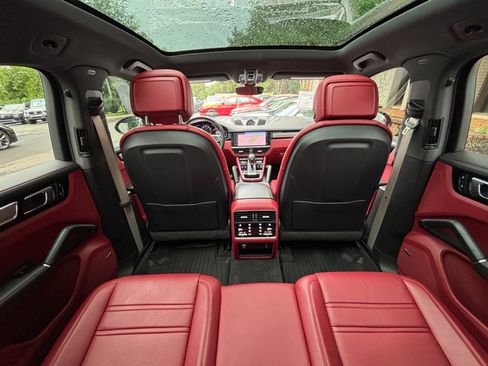 Used 2023 Porsche Cayenne S Platinum AWD/4WD image 40
