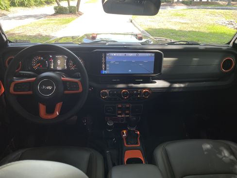 Used 2025 Jeep Gladiator Mojave AWD/4WD image 27
