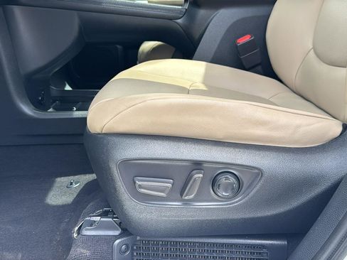 Used 2022 Toyota Sienna XLE FWD image 29
