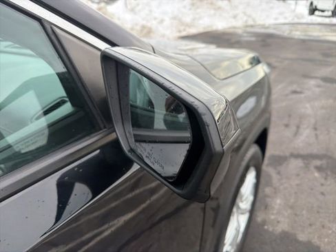 Used 2024 GMC Terrain SLE image 11