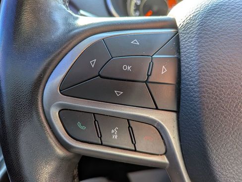 Used 2021 Jeep Cherokee Latitude Plus image 15