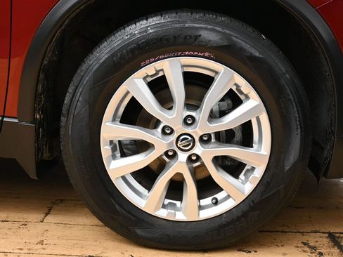 Used 2019 Nissan Rogue SV image 12