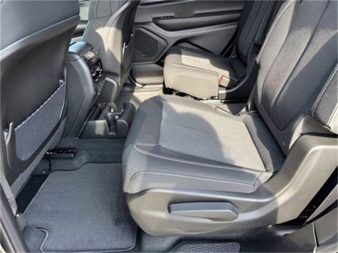 New 2025 Jeep Grand Cherokee L Laredo image 19