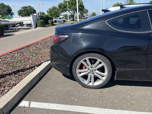 Used 2012 Hyundai Genesis 3.8 image 6