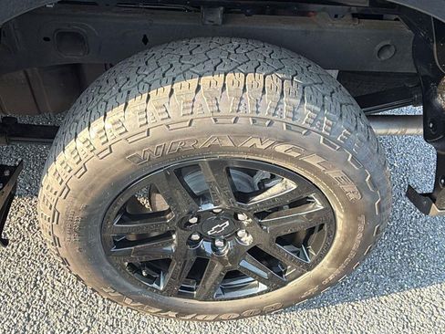 Used 2024 Chevrolet Silverado 1500 RST w/ Z71 Off-Road Package AWD/4WD image 9