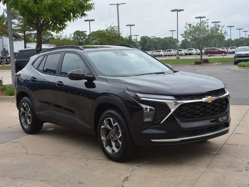 New 2026 Chevrolet Trax LT image 3