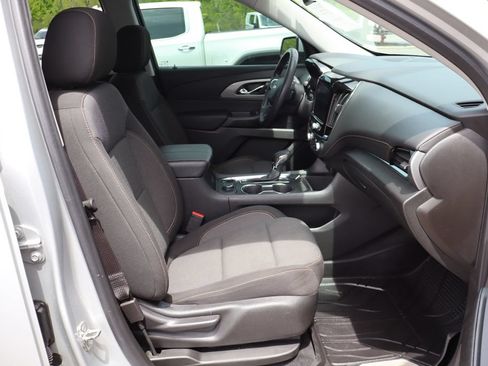Used 2021 Chevrolet Traverse LT FWD image 46