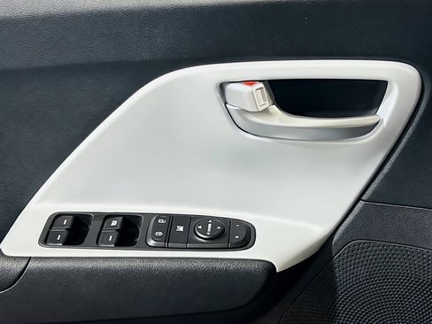 Used 2022 Kia Niro LX FWD image 13