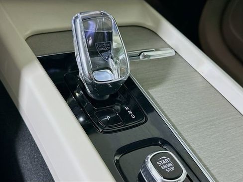 Used 2023 Volvo XC60 B5 Ultimate w/ Climate Package image 18