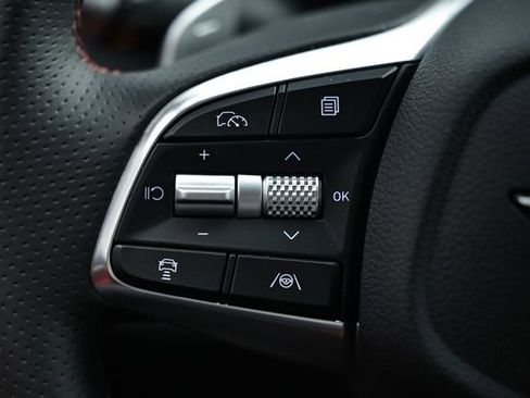 New 2025 Genesis G70 2.5T w/ Sport Prestige Package image 32