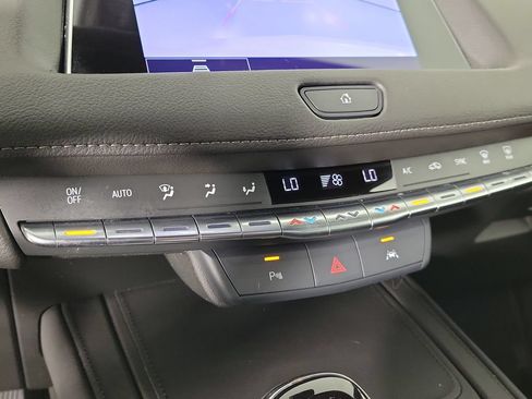 Used 2023 Cadillac XT4 Premium Luxury FWD image 27