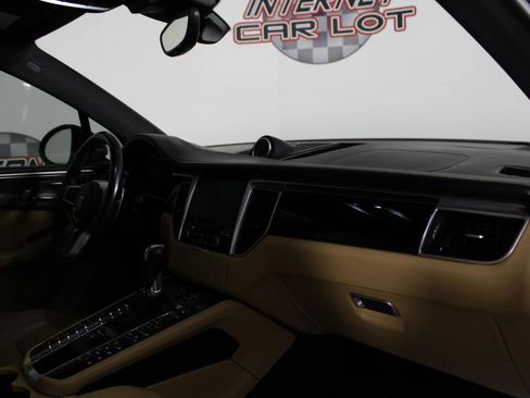 Used 2018 Porsche Macan Sport Edition image 12