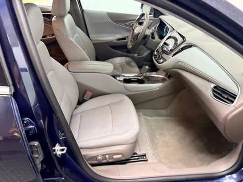 Used 2017 Chevrolet Malibu LT w/ Leather Package FWD image 38