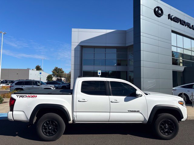 Used 2019 Toyota Tacoma TRD Off-Road w/ TRD Premium Off Road Package AWD/4WD image 2