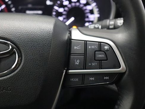 Used 2023 Toyota Highlander XSE image 28