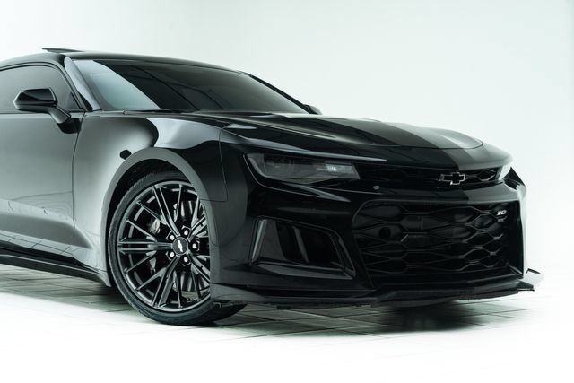 Used 2019 Chevrolet Camaro ZL1 RWD image 4