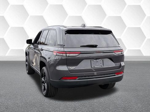Certified 2025 Jeep Grand Cherokee Limited w/ Black Appearance Package AWD/4WD image 5