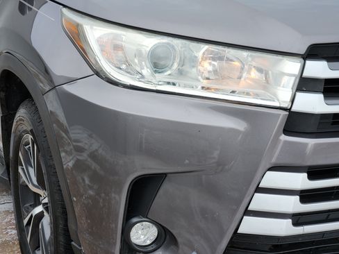 Used 2017 Toyota Highlander Plus FWD image 10