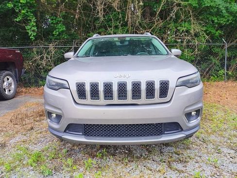Used 2019 Jeep Cherokee Limited AWD/4WD image 2