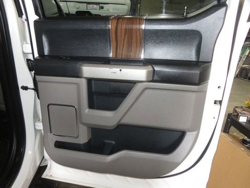 Used 2015 Ford F150 Lariat AWD/4WD image 28