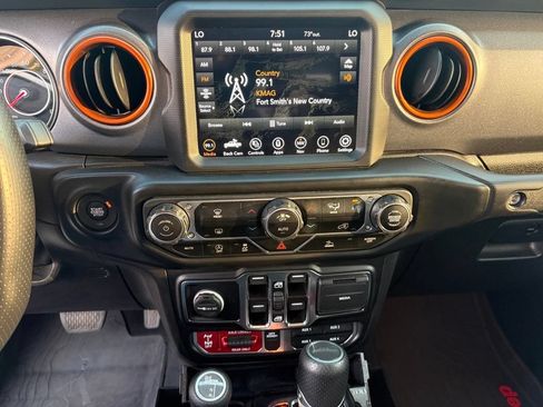Used 2022 Jeep Gladiator Mojave w/ Trailer Tow Package AWD/4WD image 21